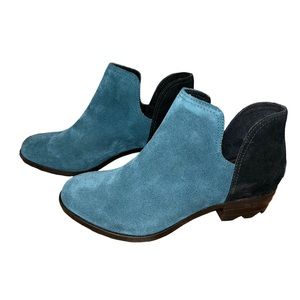 NWOB Sorel Lolla II turquoise blue and black suede ankle booties size 8
